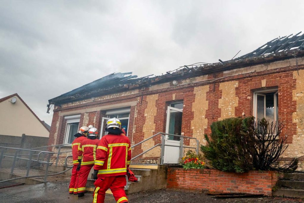 incendie ecole montreuil sur breche