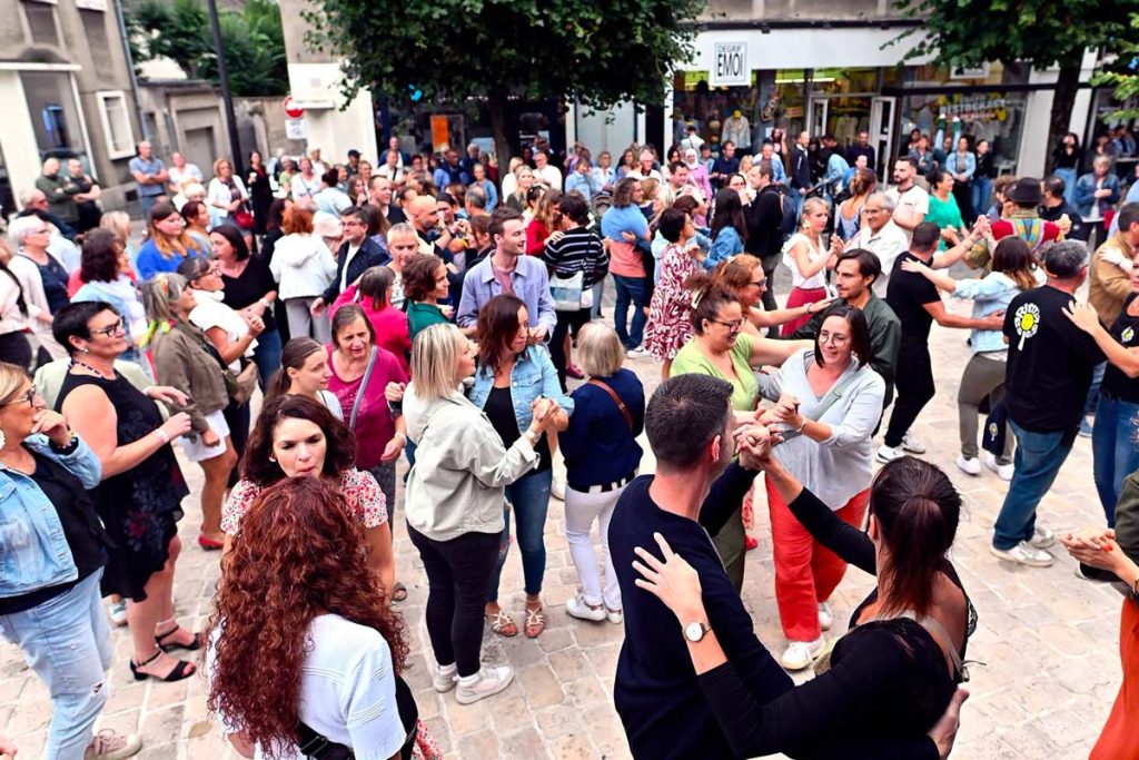 village latino, compiegne